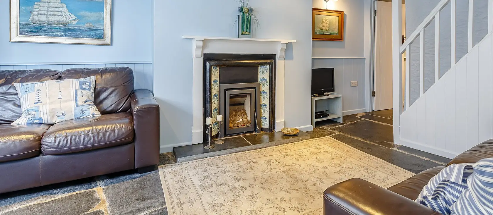 Barney Cottage, Polruan is a charming 3-storey village retreat with stunning harbour views, cosy multi-fuel burner, and ferry access to the shops and galleries Fowey. It's perfect for families seeking an authentic Cornish coastal adventure.