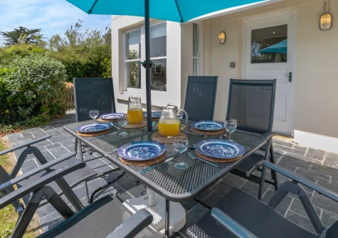 The patio, barbecue & alfresco dining area at Bars House, Trebetherick