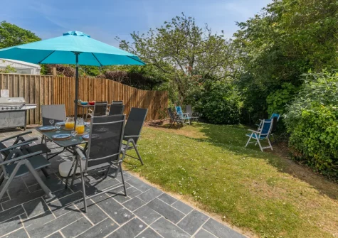The patio, barbecue, alfresco dining area & enclosed garden at Bars House, Trebetherick