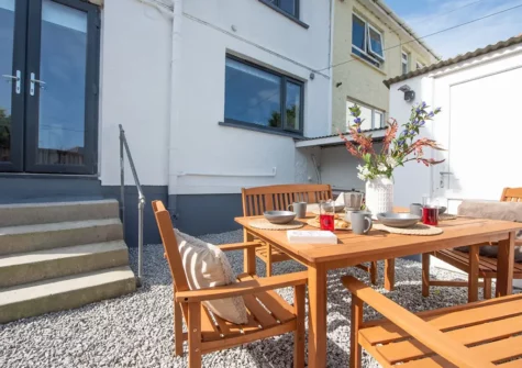 The courtyard & alfresco dining area at Bassett Cove, St Ives