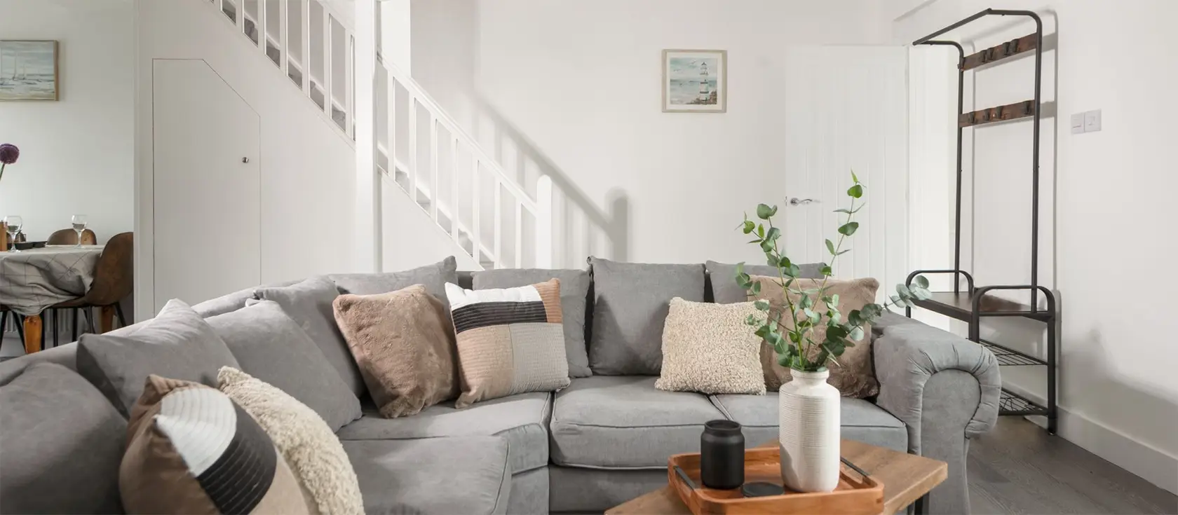 Bassett Cove, St Ives is a spacious 4-bedroom house with breathtaking sea views, perfect for families seeking a Cornish coastal escape. Known for its charming harbour and the famous Tate St Ives art gallery, it boasts a variety of independent shops.