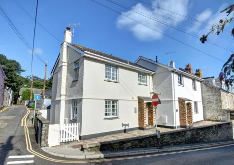 Baxters Cottage is a beautifully furnished character cottage in the picturesque fishing town of Padstow