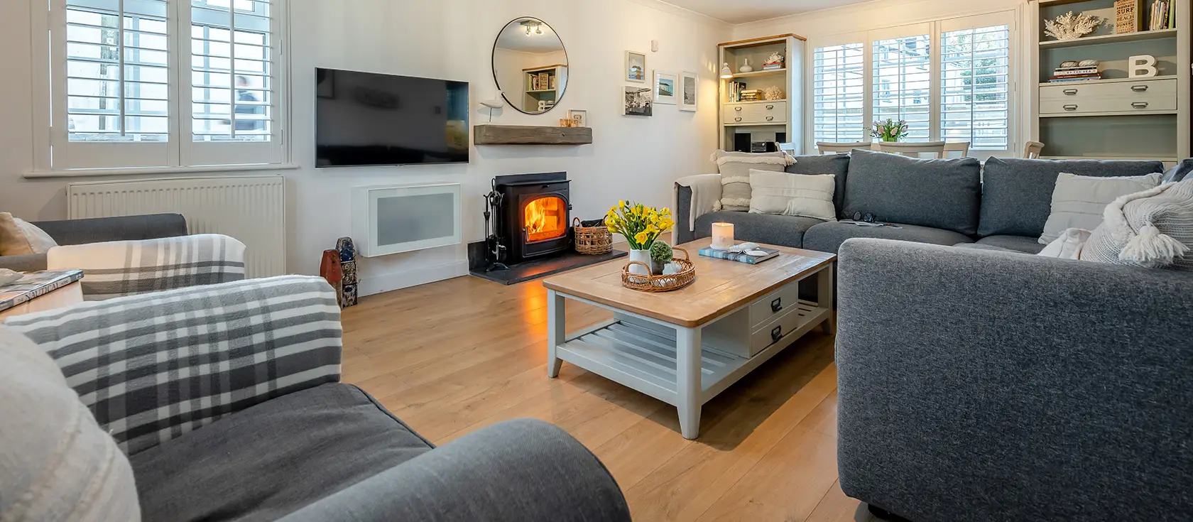 Baxters Cottage, Padstow is a beautifully furnished character cottage sleeping six, moments from the bustling harbour and Rick Stein restaurants. Enjoy cosy interiors with wood burner, enclosed patio, and access to stunning beaches and coastal walks.