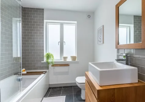 The bathroom at Bay Ridge, Appledore