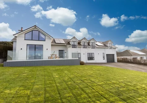 The front patio & garden at Bay Ridge, Appledore