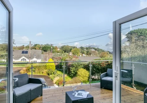 The balcony & outdoor sitting area at Bay Side, Northam