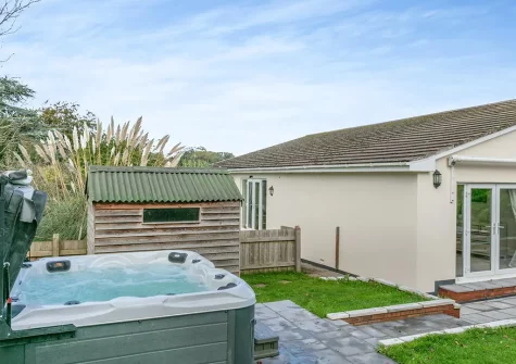 The hot tub at Bay Side, Northam