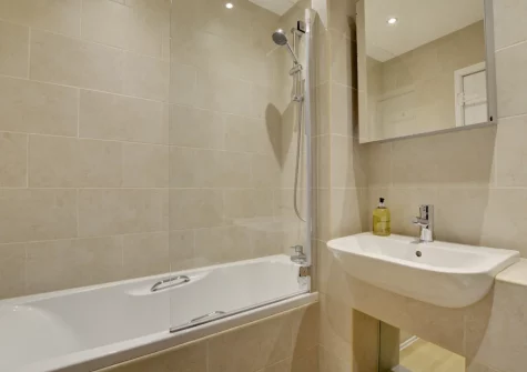 The bathroom at Bay Tree Cottage, Padstow