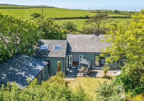 Bay Tree is located in what feels like a quiet & secluded rural location yet a short drive from the beach