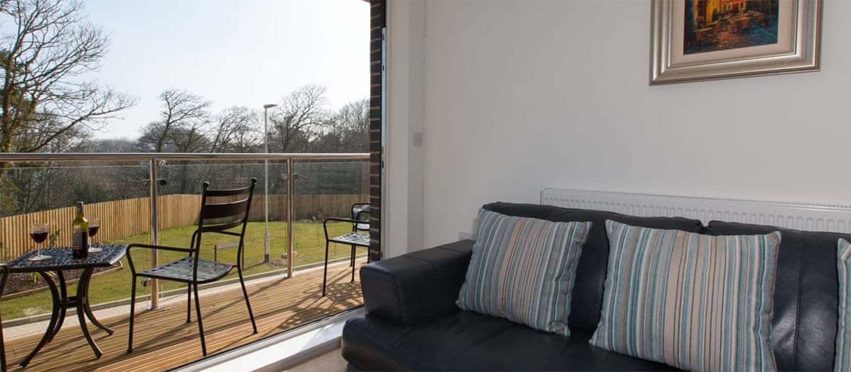 The Bay View Apartment, St Austell has two bedrooms for four. Tastefully furnished, the modern ground floor apartment has garage parking, a furnished balcony and stunning sea views along with private beach access to Duporth Bay.