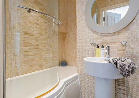 Bedroom #1 en-suite bathroom at Bayards View, Dartmouth