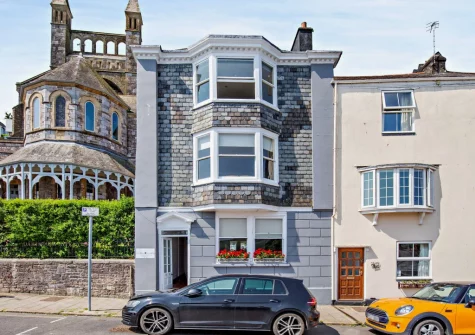 Bayards View is a beautiful stylish & well-equipped duplex apartment situated in the heart of Dartmouth