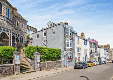 From Bayards View it's only a short stroll into town with restaurants, shops, cafes & bars