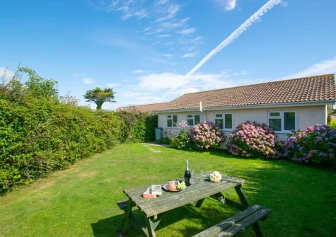 The alfresco dining area & enclosed lawned garden at Bays Reach, Tregolds