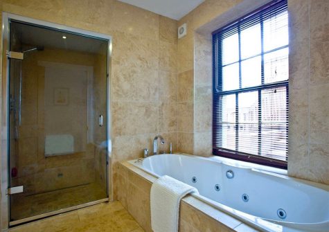 The bathroom at Bayview, Portwrinkle