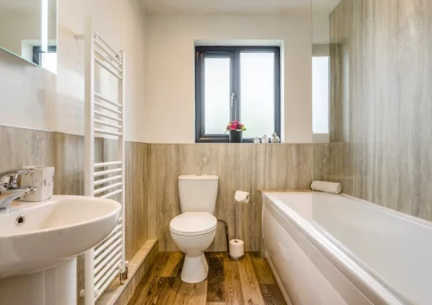 The bathroom at Beach Combers, Widemouth Bay