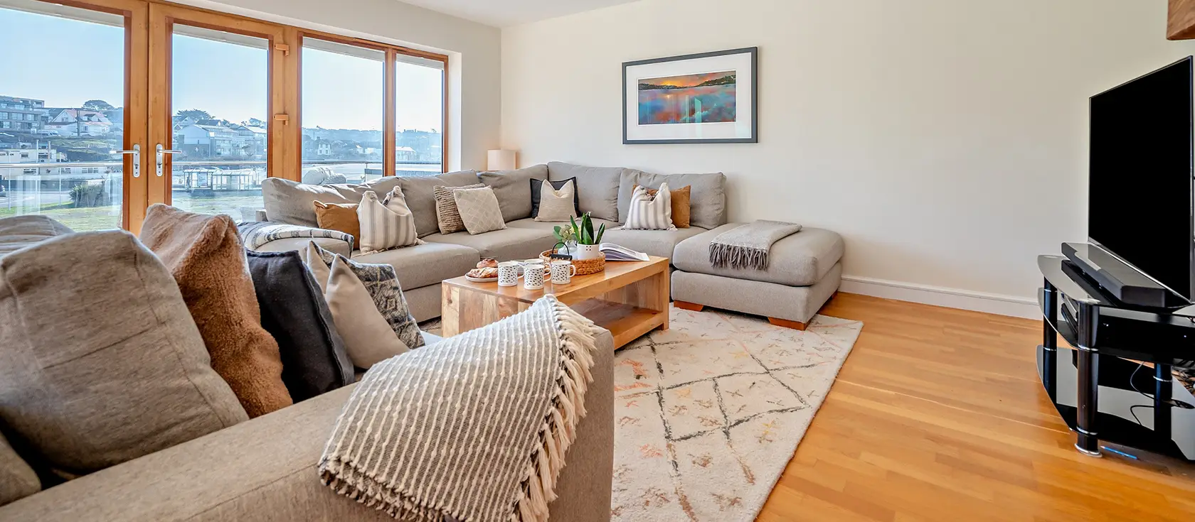 Beach Haven, Newquay is a stunning three-storey coastal home with four bedrooms, private hot tub and games room. Enjoy magnificent sea views, family fun, and the beach just a stone's throw away—perfect for creating unforgettable memories.