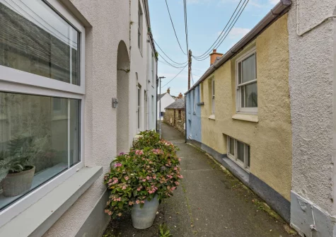 Beach View, a quaint refurbished fisherman's cottage, is set in one of Appledore's many pretty pedestrianised streets