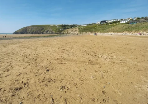 Mawgan Porth's beach offers fine sand and clear water