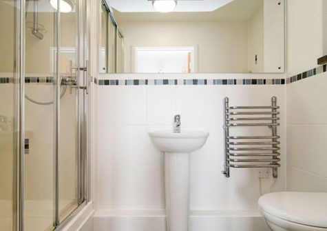 The bathroom @ Beach View, Ocean 1, Newquay