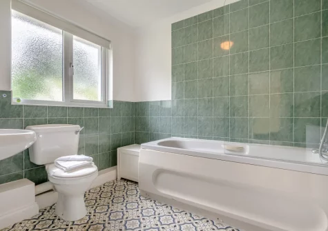 The bathroom at Beach Walk, Newquay