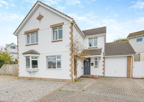 Beach Walk is an attractive & modern holiday home on the edge of Newquay, just moments from the beach