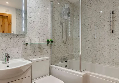 The bathroom at Beachside, Porthtowan