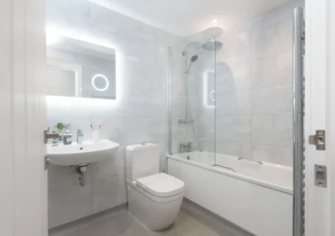 The bathroom at Beachview Apartment 1, Crantock