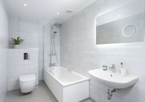 The bathroom at Beachview Apartment 5, Crantock