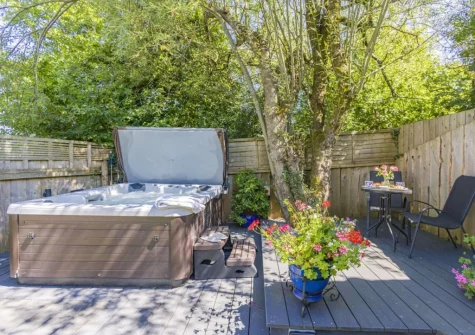 The decked patio, outdoor sitting area & hot tub at Becks Meadow Lodge, Black Torrington