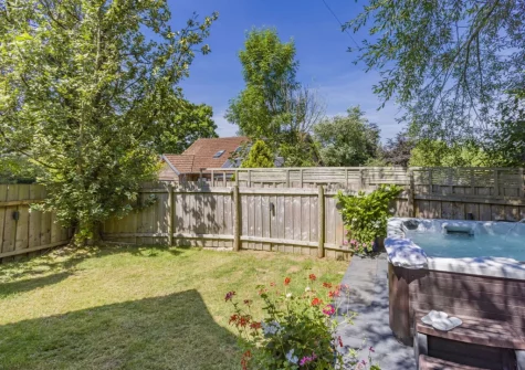 The hot tub & fully enclosed garden at Becks Meadow Lodge, Black Torrington
