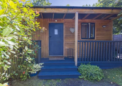 Becks Meadow Lodge is a beautifully presented lodge in the heart of the Devon countryside - a real romantic retreat with private hot tub