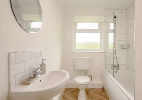 The bathroom at Beechcroft, Clawton