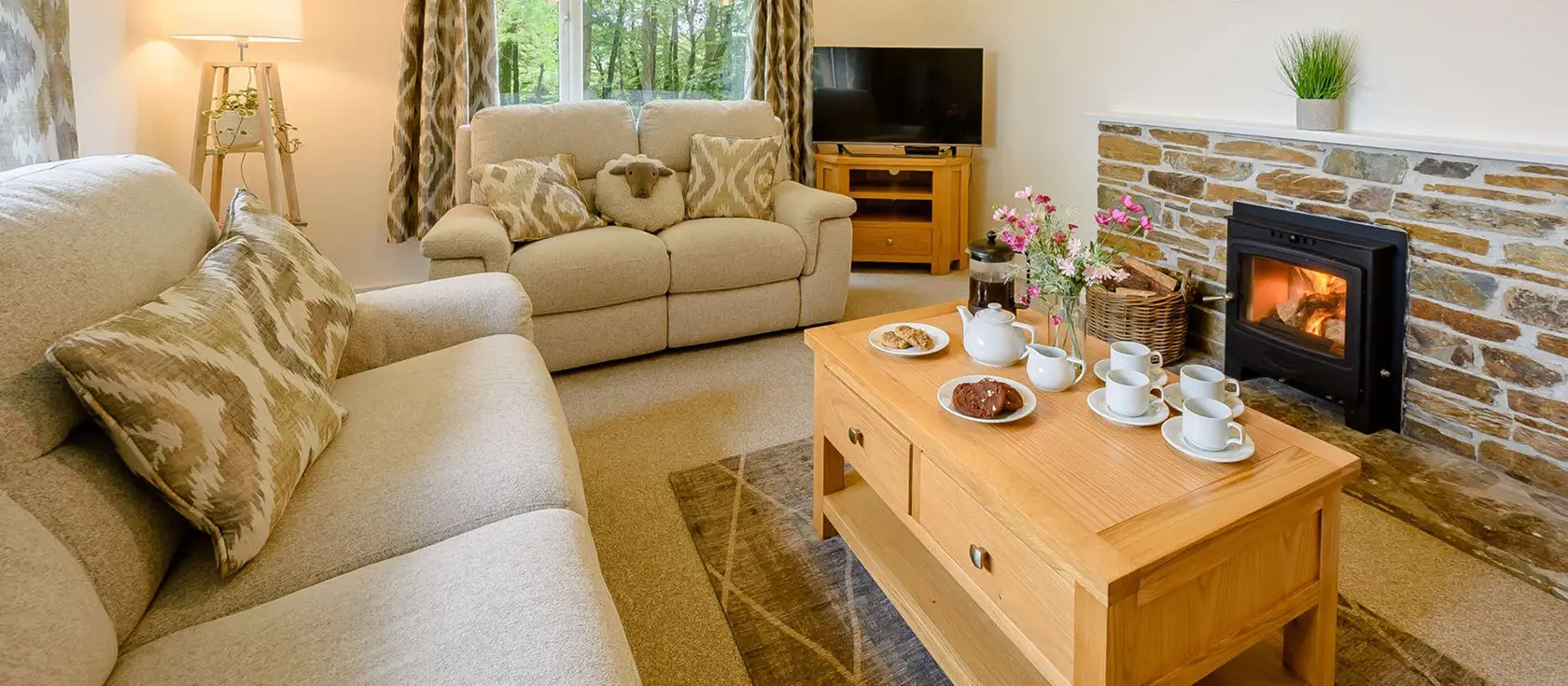 Beechcroft, Clawton is a stylish three-bedroom bungalow offering contemporary comfort with the extraordinary bonus of a shared indoor pool, sauna and hot tub. Enjoy peaceful countryside views, an enclosed garden, & easy access to local attractions.