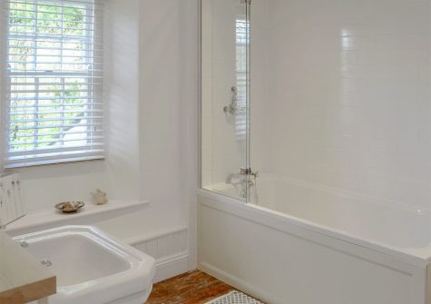 The bathroom at Beehive Cottage, St Breock