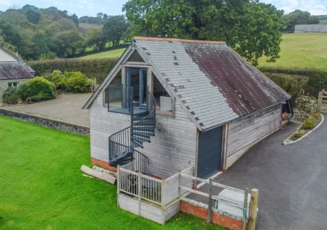 Bella's Place is a gorgeous unique timber-clad apartment, surrounded by an idyllic rural vistas