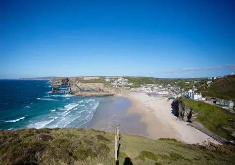 Ben's Beach House is superbly situated overlooking Portreath's golden sandy beach