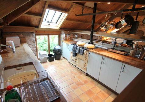 The kitchen at Bentwitchen Barn Cottage, North Heasley