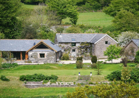 Outside Bentwitchen Barn Cottage, North Heasley
