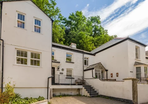 Berea House is a light-filled cottage in a prime location in Polperro, close to shops, pubs & beach
