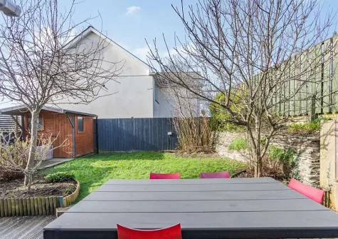 The patio, alfresco dining area & garden at Berries House, Bude
