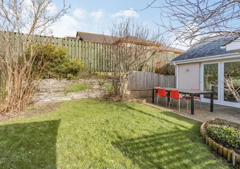 The patio, alfresco dining area & garden at Berries House, Bude