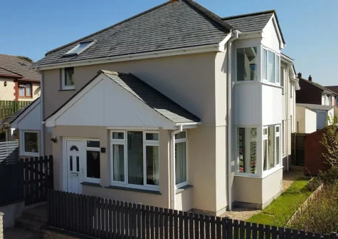 Berries House is a spacious modern family house near the centre of beautiful Bude