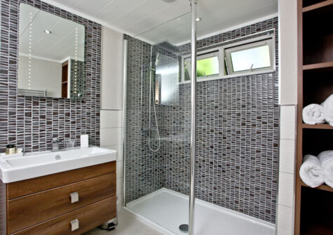 Bedroom #1 en-suite at Berrynarbor Lodge, Kentisbury Grange, Kentisbury