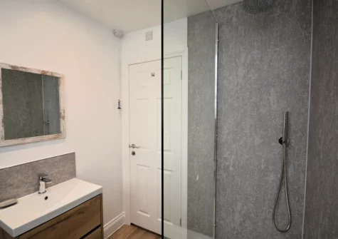 The first floor shower room at Bert's Place, Little Petherick