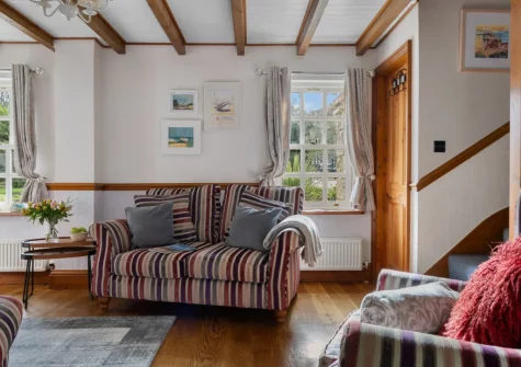 The living room at Beryas Cottage, Buryas Bridge
