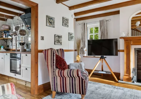 The living room at Beryas Cottage, Buryas Bridge