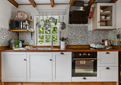 The kitchen at Beryas Cottage, Buryas Bridge