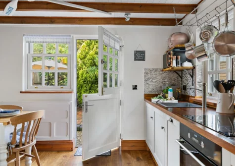The kitchen & dining area at Beryas Cottage, Buryas Bridge