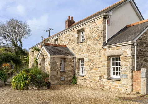 Beryas Cottage is a delightful stone cottage just five minutes' drive from Penzance & 10 minutes from Mousehole